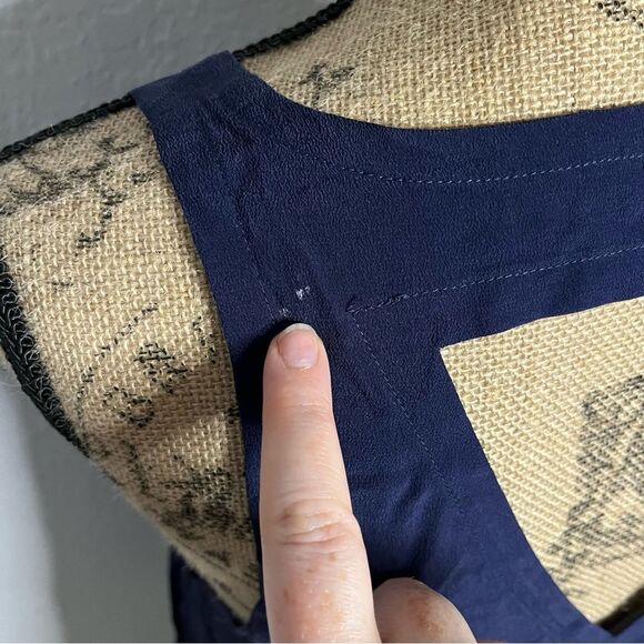 NWT Chaser Size M Navy Blue Silk Basics Vent Back Flounce Tank Lightweight Sheer - Picture 6 of 9